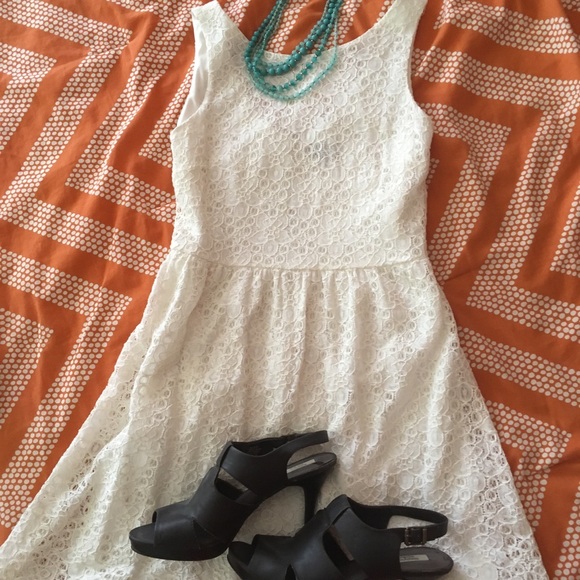 Off-white lace dress - Picture 3 of 3